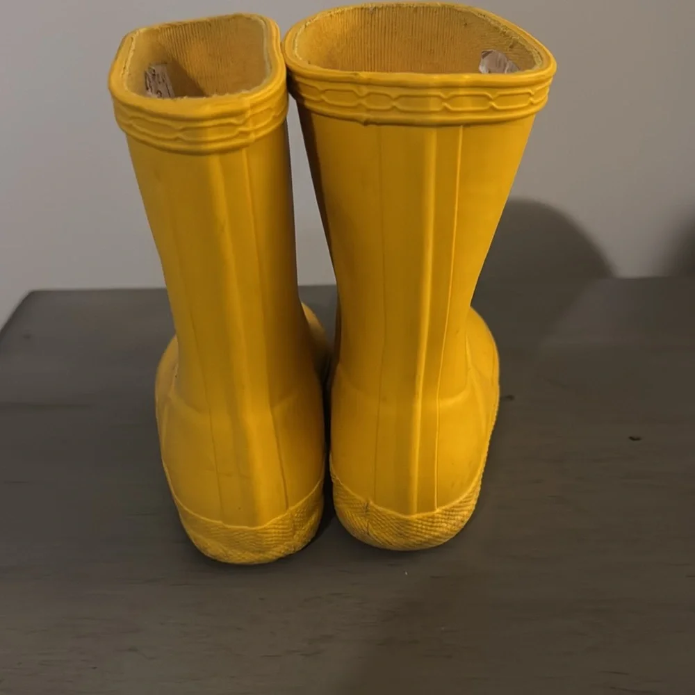 Hunter kids size 6 boots